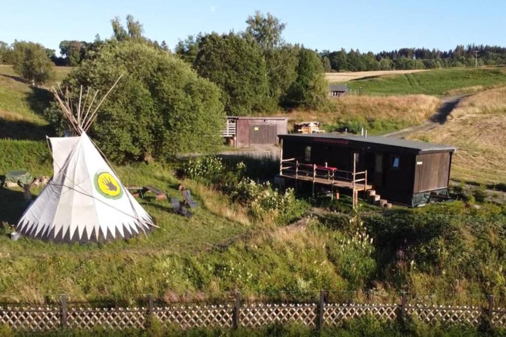 Tiny House Mit Indianerzelt Und Lagerfeuer Im Harz Apartamento Benneckenstein Exterior foto